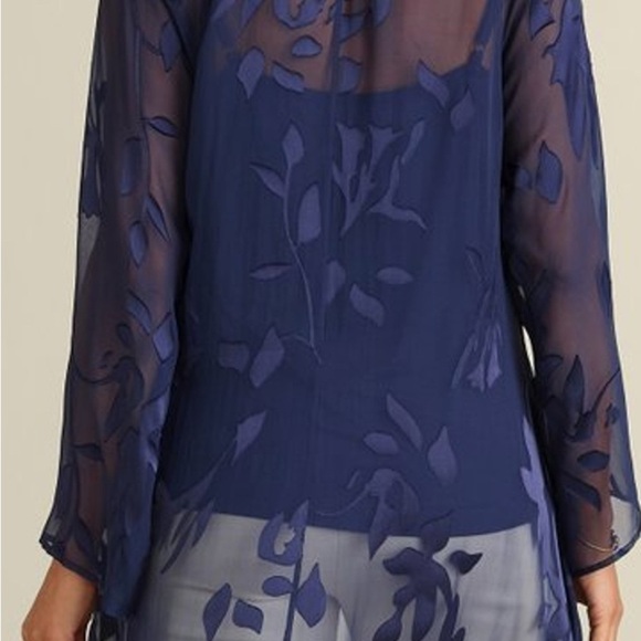 Silk Convertible Shirt. Hi-lo super light and silky. NWT. Size L. Black - Picture 10 of 10